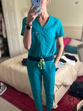 Figs Women’s Scrub Set in Teal